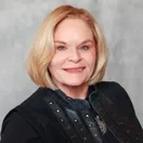 Nola Jones headshot